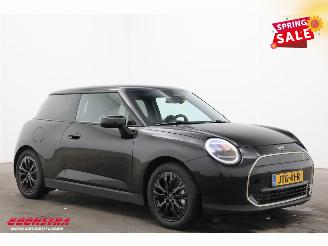 Mini Cooper SE Favoured M 54.2 kWh Pano LED ACC Leder Camera SHZ 2.035 km! picture 2