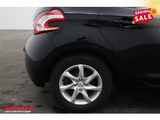Peugeot 208 1.2 VTi Style 5-DRS Navi Airco Bluetooth Cruise AHK 162.109 km! picture 5