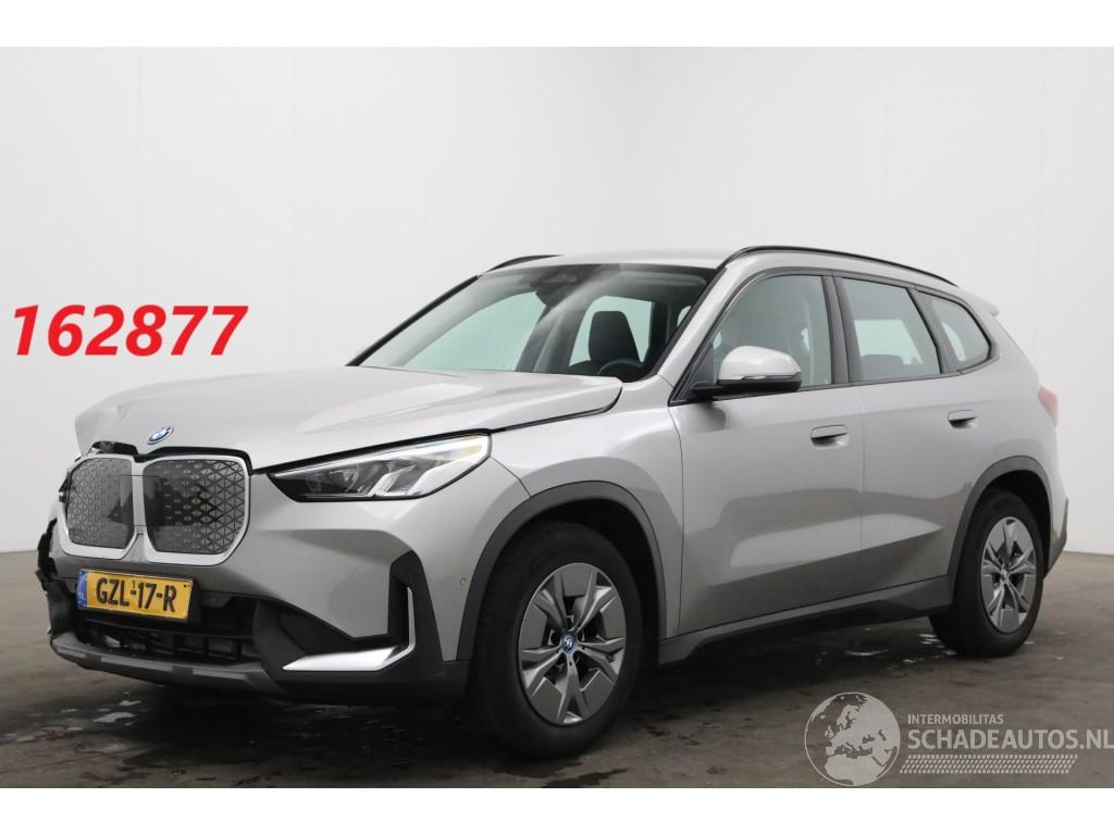 BMW iX1 xDrive30 67 kWh LED ACC Apple/Android Camera SHZ