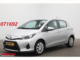 Schadeauto Toyota Yaris 1.5 Full Hybrid Aut. Aspiration Clima Cruise Camera 2013/10