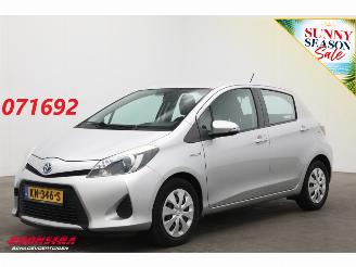 krockskadad bil auto Toyota Yaris 1.5 Full Hybrid Aut. Aspiration Clima Cruise Camera 2013/10