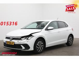 Schadeauto Volkswagen Polo 1.0 TSI Life Virtual Apple/Android ACC Navi Camera SHZ 2023/11