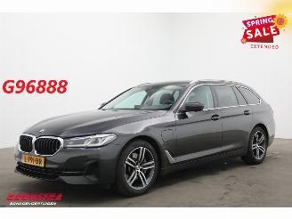 Damaged car BMW 5-serie Touring 520e High Executive LED Leder Memory Navi Clima Cruise SHZ 2021/4