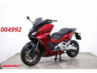 krockskadad bil motor Honda Bandit 600 Forza 750 Forza 750 ABS DCT 9.215 km! 2021/5