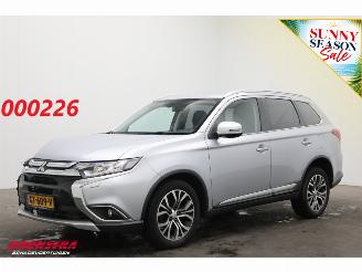 uszkodzony samochody osobowe Mitsubishi Outlander 2.0 Executive Edition Navi Clima Cruise Camera PDC AHK 2015/8