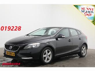 Volvo V-40 1.6 T3 Kinetic Pano Leder Navi Clima Cruise Camera PDC picture 1
