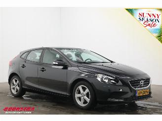 Volvo V-40 1.6 T3 Kinetic Pano Leder Navi Clima Cruise Camera PDC picture 2