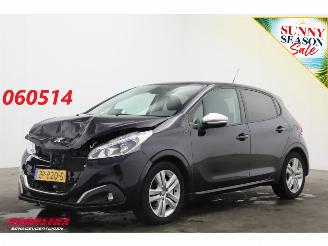 Coche accidentado Peugeot 208 1.2 PT Signature Navi Airco Cruise PDC 134.559 km! 2019/7