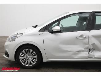 Peugeot 208 1.2 PT. 110 Signature Clima PDC Mirrorlink Camera 93.920 km! picture 5