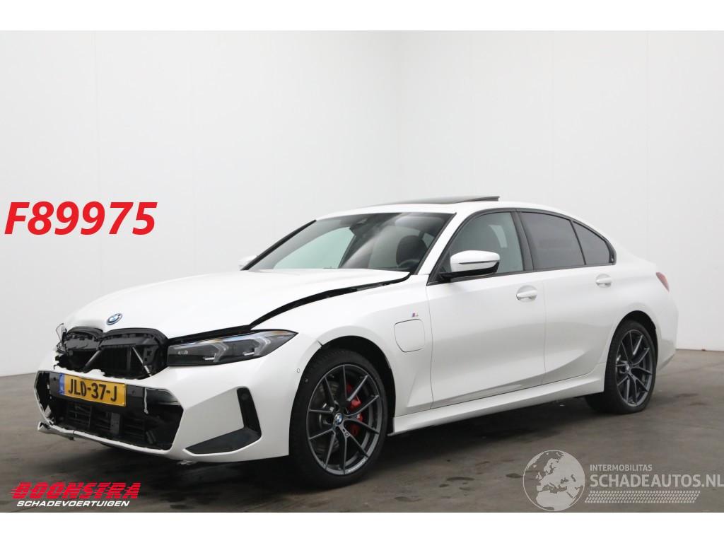 BMW 3-serie 330e M-Sport Cruise Navi Leder Schuifdak Camera Apple/Android SHZ AHK PDC