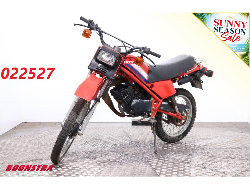 Honda  MT5 6.594 km!