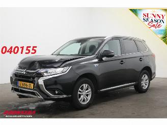 skadebil auto Mitsubishi Outlander 2.4 PHEV 4WD Pure Cruise Clima Camera PDC 2021/9