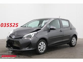 uszkodzony samochody osobowe Toyota Yaris 1.5 Full Hybrid Aspiration 5-drs Cruise Clima Bluetooth Camera 2013/4