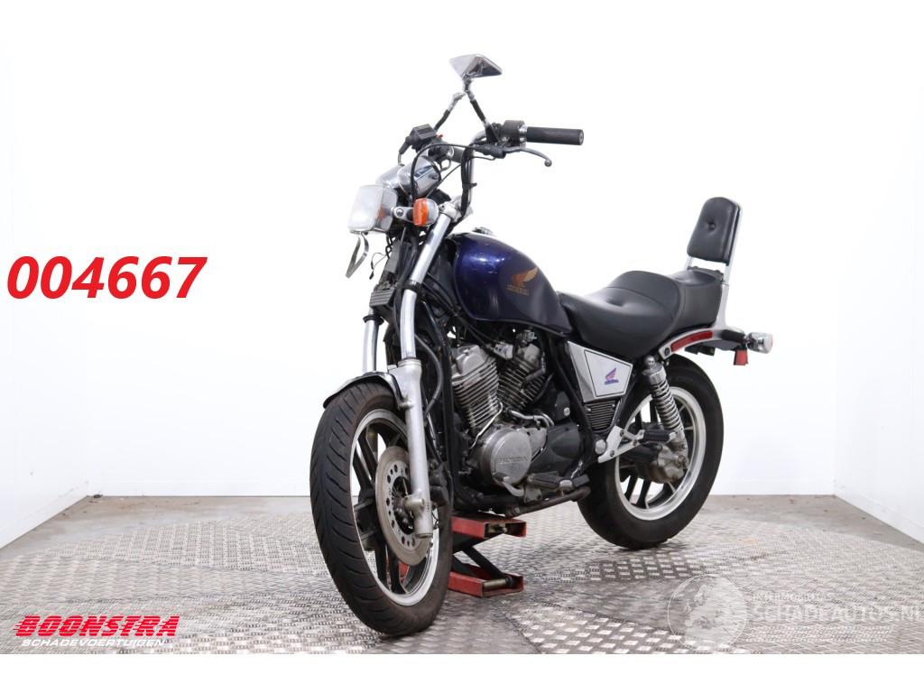 Honda  VT 400 C
