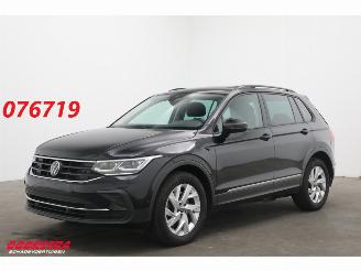 Voiture accidenté Volkswagen Tiguan 2.0 TSI DSG 4Motion Pano Schuif/kantel ACC Clima Navi SHZ Apple/Android Camera PDC 2023/7