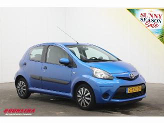 Toyota Aygo 1.0 VVT-i Now 5-drs Airco Navi Bluetooth 92.182 km! picture 2