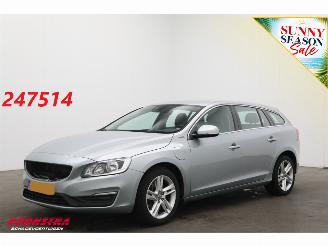 Schadeauto Volvo V-60 2.4 D6 AWD Plug-In Hybrid Summum H/K Cruise Navi Clima Leder PDC 2014/11