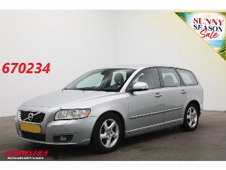 Schadeauto Volvo V-50 1.6 D2 S/S Kinetic Cruise Navi Clima Leder SHZ PDC 2011/12