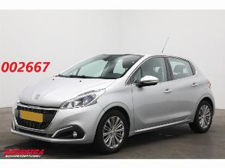 uszkodzony samochody osobowe Peugeot 208 1.2 PureTech Allure Apple/Android Navi Clima Cruise Camera 64.916 km! 2017/3