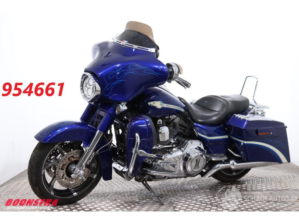 Harley-Davidson  CVO Street Glide 5HD! Vance Hines Cruise