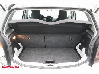 Volkswagen Up! 1.0 5-DRS Bluetooth Airco Cruise PDC 92.718 km! picture 23