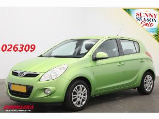 Damaged car Hyundai I-20 1.2i i-Motion 5-drs Airco 100.323 km! 2011/5