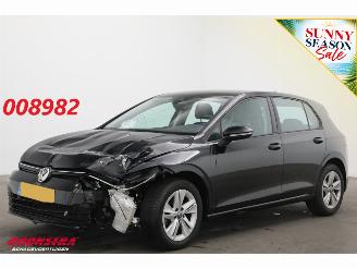 Damaged car Volkswagen Golf 1.0 TSI Life Virtual ACC Apple/Android Clima PDC 2020/10