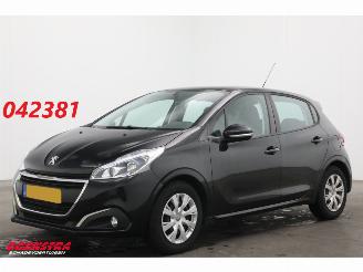 damaged passenger cars Peugeot 208 1.2 PureTech Blue Lease Cruise Airco Apple/Android PDC 2018/7