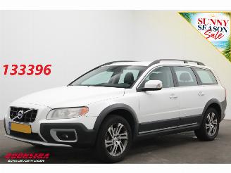 Damaged car Volvo Xc-70 2.4 D5 Aut. Momentum Cruise Clima Leder PDC 2012/3