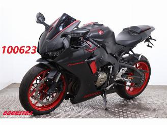 krockskadad bil motor Honda CBR 1000 RR Fireblade LED ABS Quickshift 2019/3