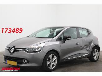 krockskadad bil auto Renault Clio 0.9 TCe Expression Cruise Navi Airco 2013/3