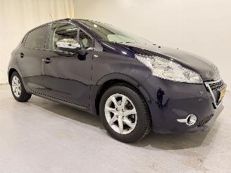 skadebil auto Peugeot 208 HB 1.2 Allure Navi/Clima 2014/5