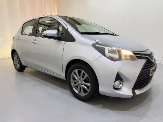 uszkodzony samochody osobowe Toyota Yaris HB 1.0 VVt-i Aspiration 2015/3