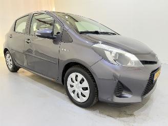 Schadeauto Toyota Yaris HB 1.5 VVT-i Hybrid Aspiration Clima 2013/4