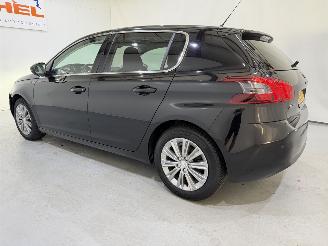 Peugeot 308 HB 1.2 PureTech Allure Pano picture 37