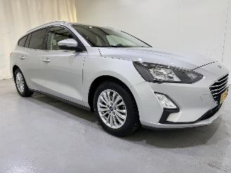 Schadeauto Ford Focus Wagon 1.0 EcoB. Aut. Titanium X Business 2021/11