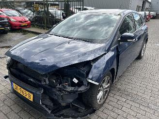 Damaged car Ford Focus 1.0   5 Drs 2016/4