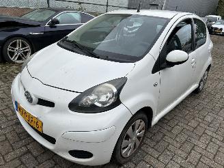 krockskadad bil auto Toyota Aygo 1.0-12V   Comfort Navigatie 2011/2