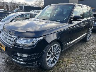 Damaged car Land Rover Range Rover 3.0 TDV6  Autobiography  Automaat  Pano-Leer Bomvolle auto 2014/4
