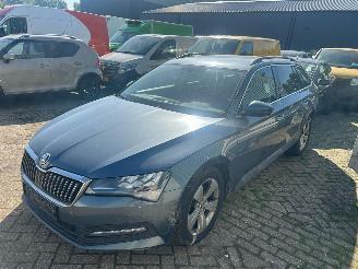krockskadad bil auto Skoda Superb Stationcar 2.0 TDI  Automaat 2021/6