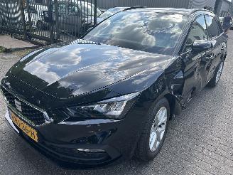 krockskadad bil auto Seat Leon SportsTourer  1.5 Hybird Automaat  ( 1283 KM ) 2025/5