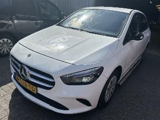 uszkodzony samochody osobowe Mercedes B-klasse 200 D   Automaat 2021/12