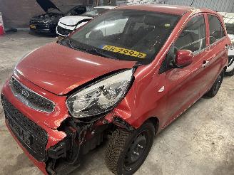 krockskadad bil auto Kia Picanto 1.0 CVVT  First Edition 2015/6