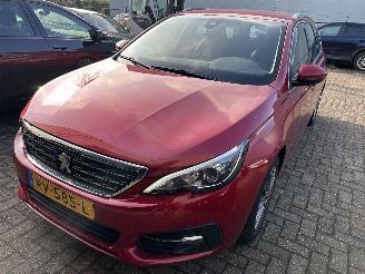 Schadeauto Peugeot 308 Stationcar 1.2 PT  Allure 2018/2
