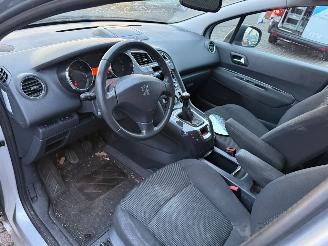 Peugeot 5008 1.6   ( 7 persoons ) picture 14