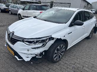 Avarii autoturisme Renault Mégane Estate 1.3 TCe  Automaat 2024/8