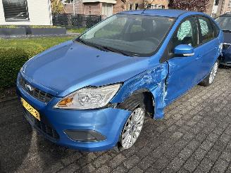 krockskadad bil auto Ford Focus 1.6  HB 2008/5