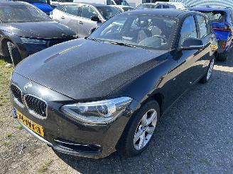 Unfallwagen BMW 1-serie 116i  Sport  Automaat  ( Motorschade ) 2012/4