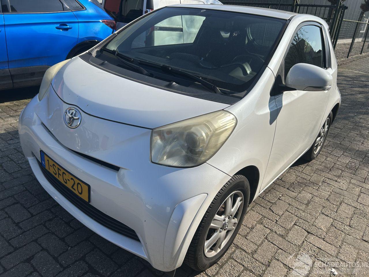 Toyota iQ 