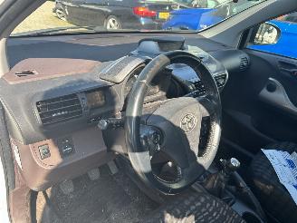 Toyota iQ  picture 13